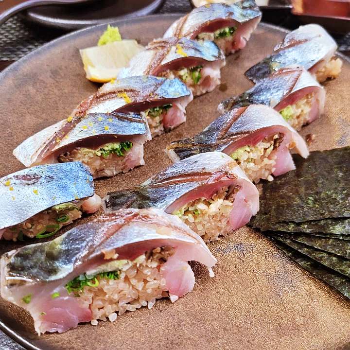 토요일은 밥이좋아 시흥 배곧 제철 생선 초밥 맛집 적초 섞은 붉은 밥 샤리 스시 고등어초밥 오마카세 현지인 추천 토밥 좋아 방송정보