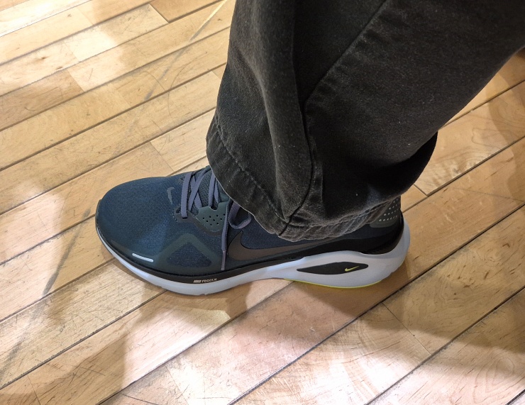 평발 무릎 통증 러닝화