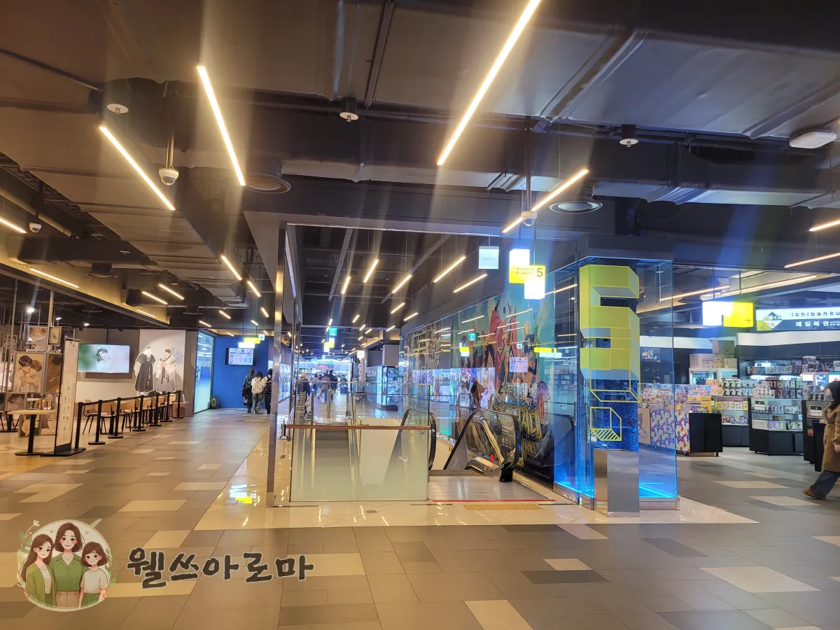 AK프라자-애니메이트홍대-멀리서본모습