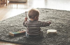혼자 노는 아이