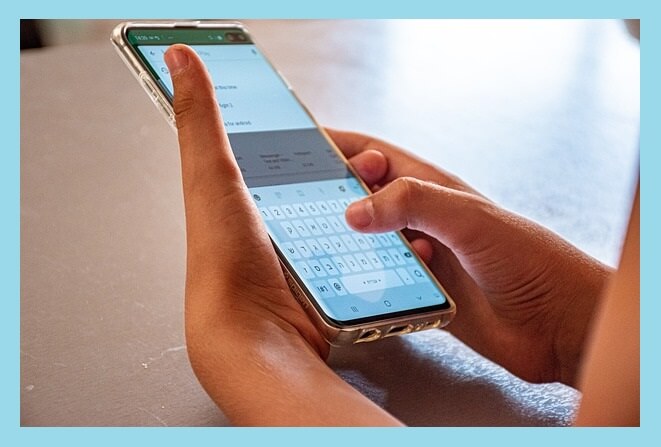 스마트폰-온라인-채팅-타이핑