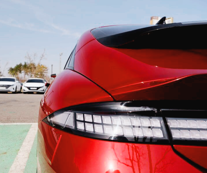 아이오닉6-후면-C필러