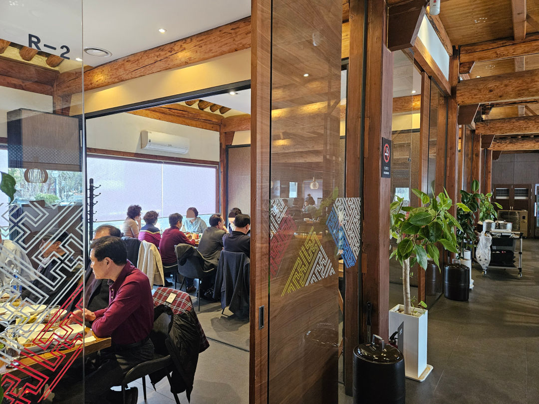 천지연 수원점 내부