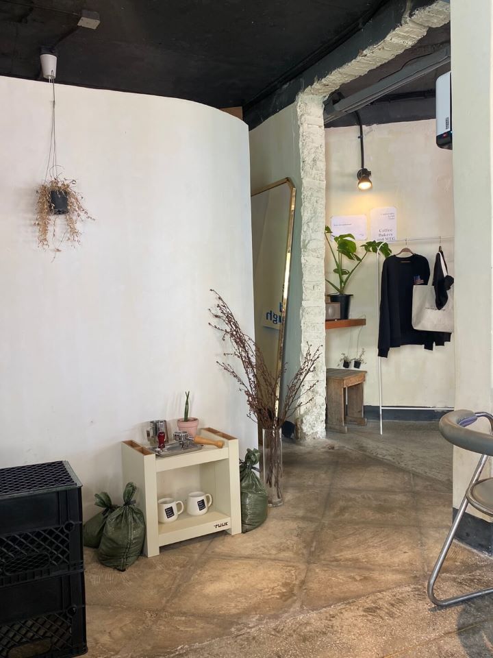 대구-감삼동-카페-엠티지-내부