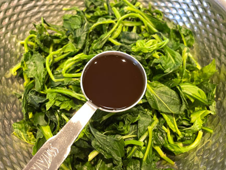 취나물 무침하는 방법 - 간장, 마늘 양념