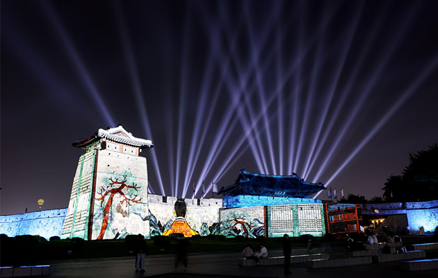 “2025 수원화성 미디어아트축제 완벽 가이드! 야간빛축제·프로젝션맵핑·포토존 총정리”