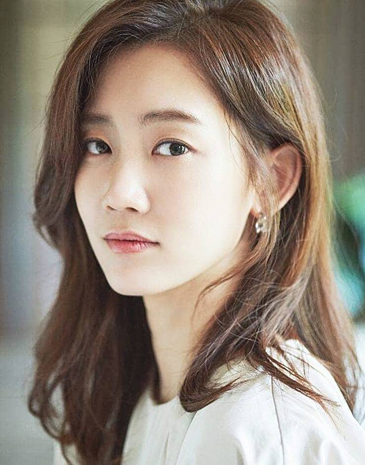 배우-신현빈