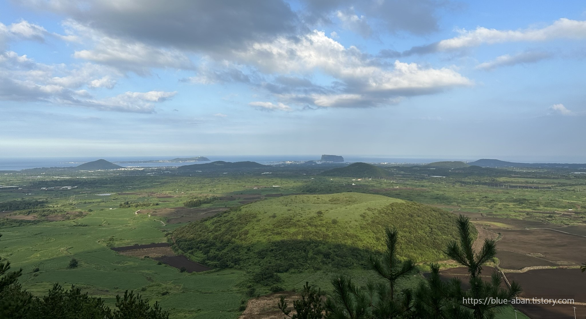 다랑쉬-오름에서-바라본-아끈-다랑쉬-오름