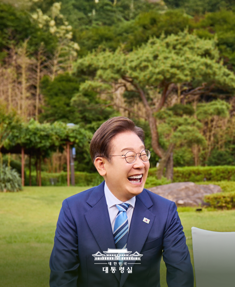 이재명 굿즈 - 디지털 굿즈부터 대선 운동화까지