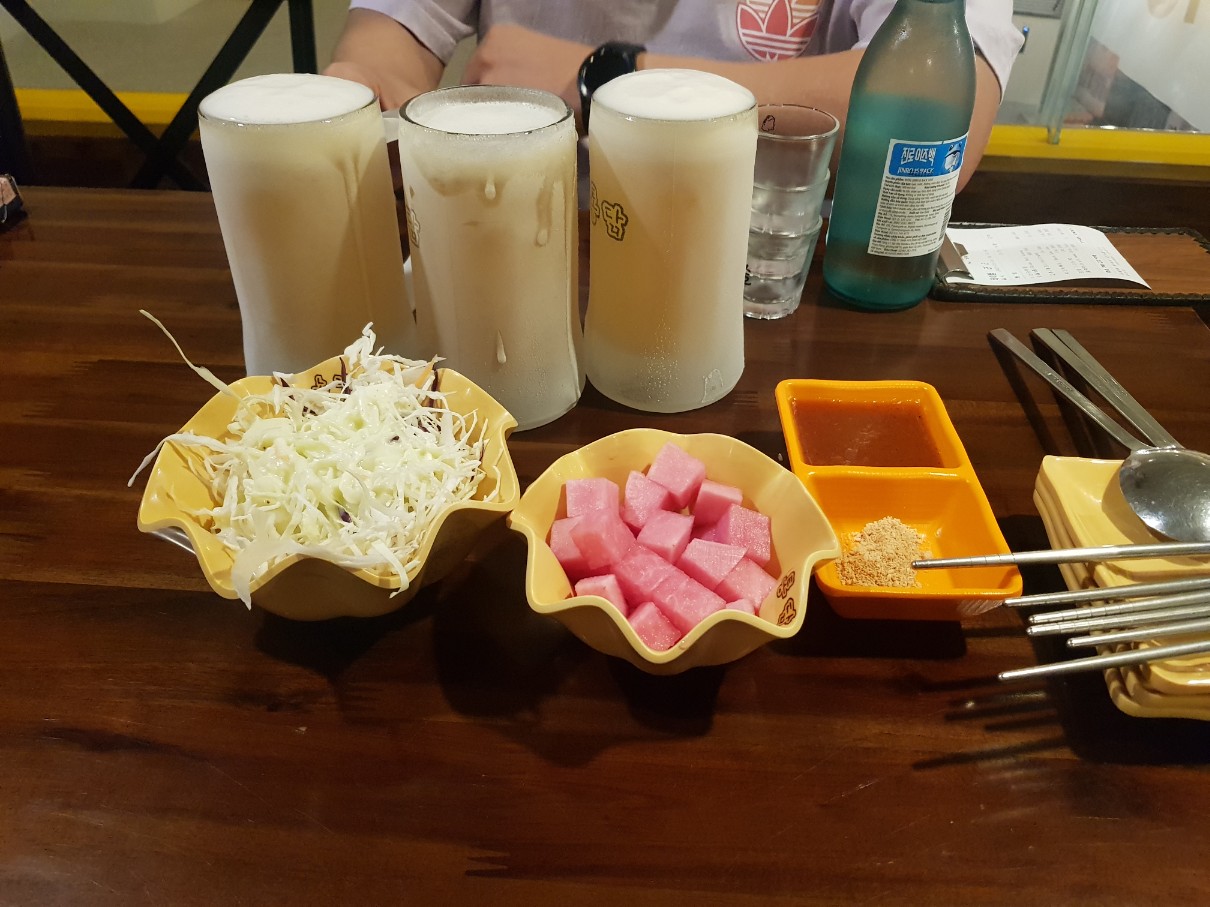 호치민 맛집 7군 푸미흥 술 마시기 좋은 치킨집 노랑통닭 - 생맥주 & 소주