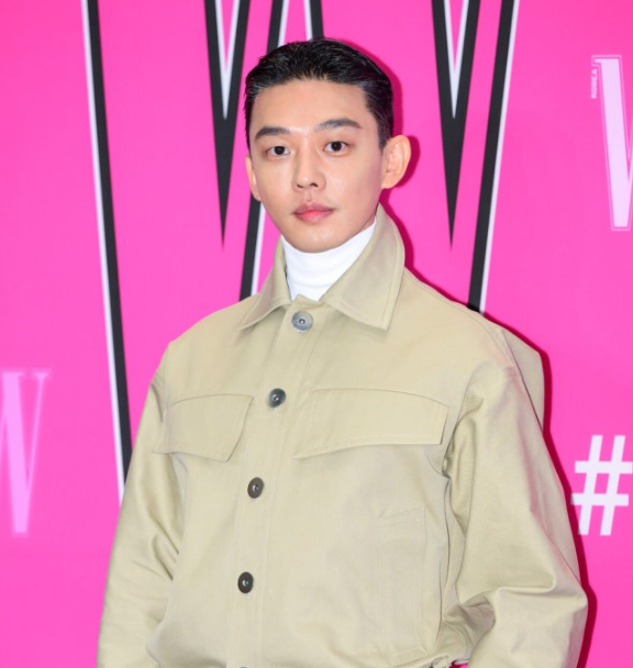 유아인 빌리언스 전속계약