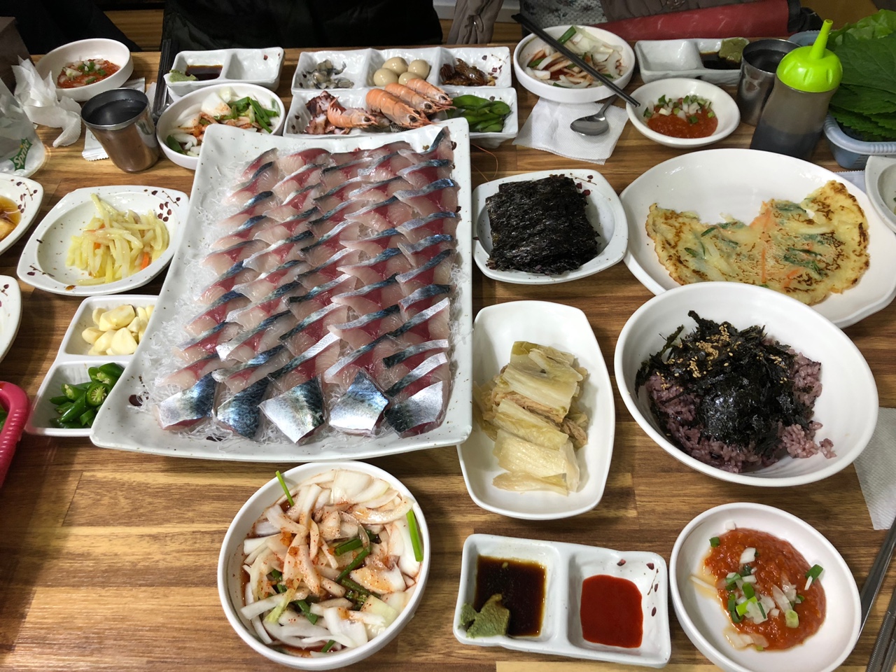 자리돔횟집-고등어회-상차림