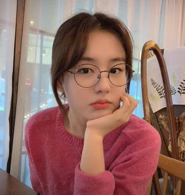 안경 쓴 안은진