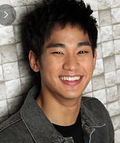 배우 김수현 태국팬미팅 배드민턴 논란