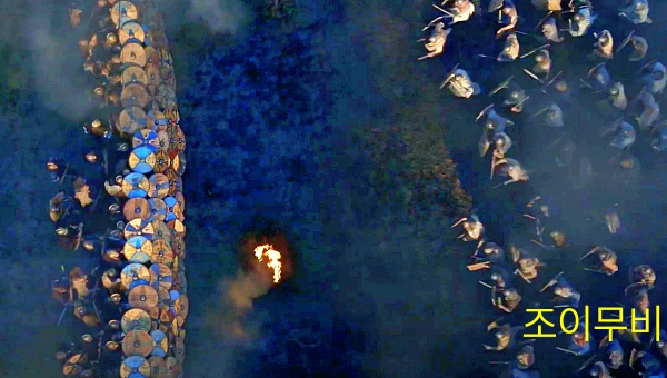 극 중, 데인족과 색슨족의 전쟁 모습