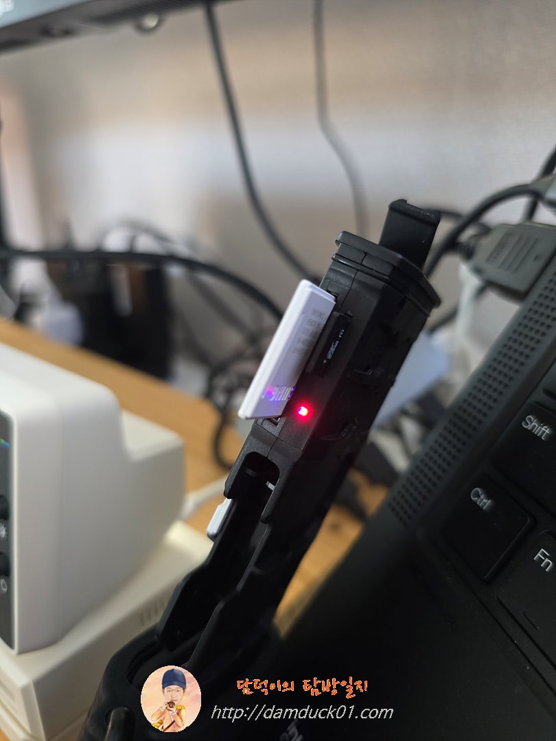 COMAN E10 다목적 고속 카드 리더 박스 컴팩트, 다목적 및 번개 빠른 데이터 전송, TF SD 카드 리더 케이스