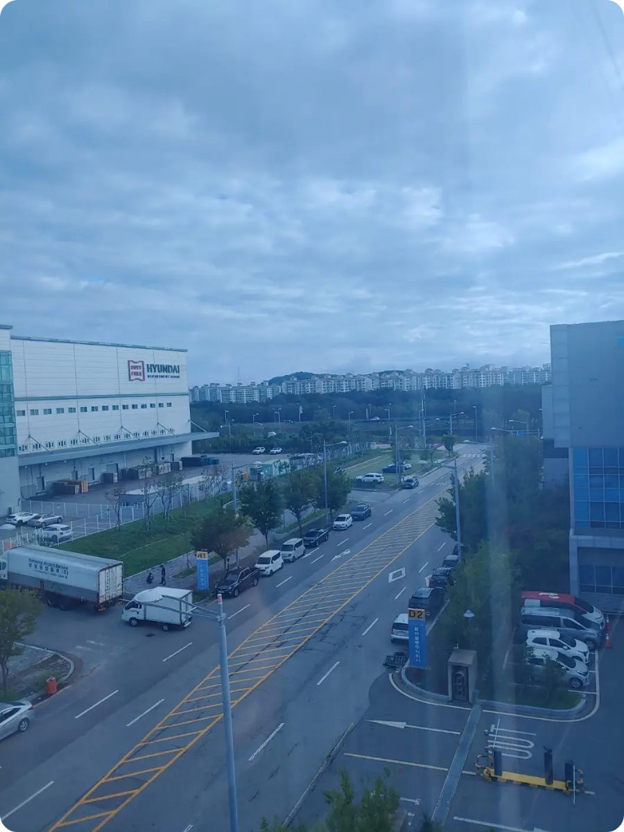 인천공항-물류청사-(주)은산해운항공-신세계면세점-휴게실-4층-화장실에서-바라다-본-풍경