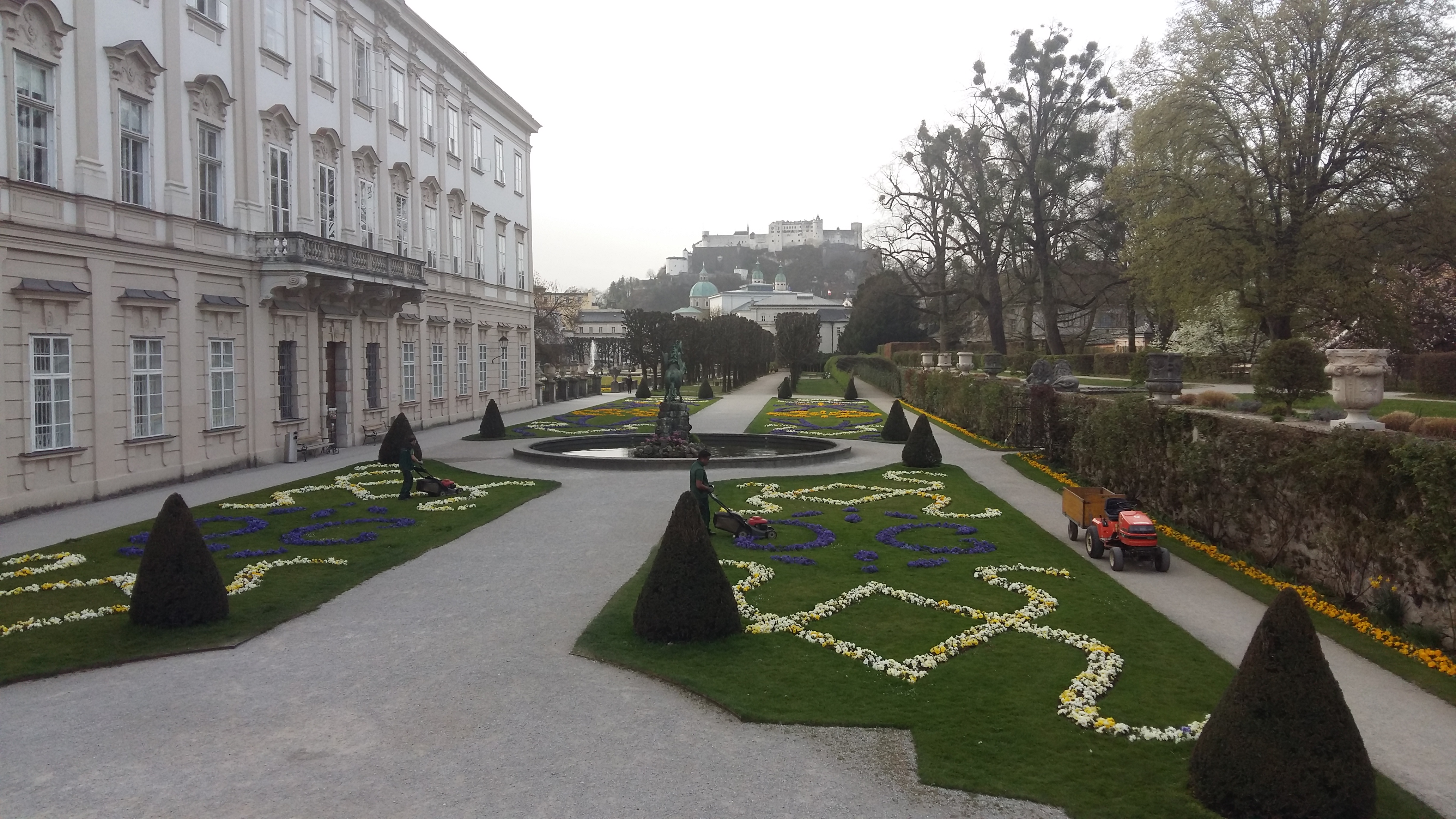오스트리아 잘츠부르크 미라벨 궁전의 정원에서 바라본 호엔잘츠부르크 요새