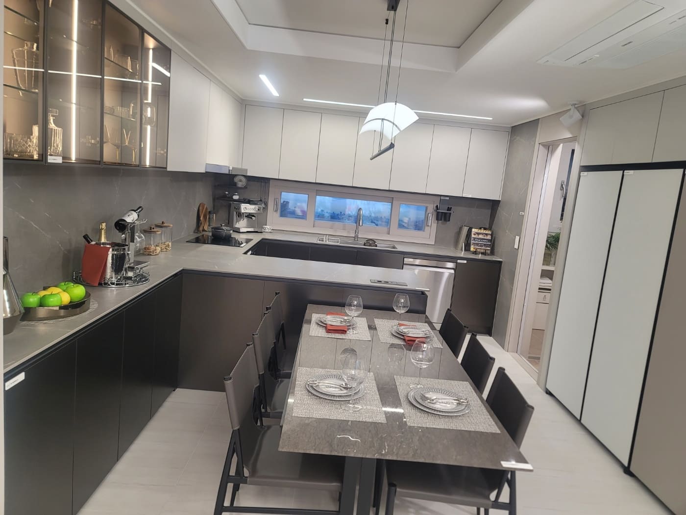 여의대방 더 마크원 지역주택조합 모델하우스 주방 내부