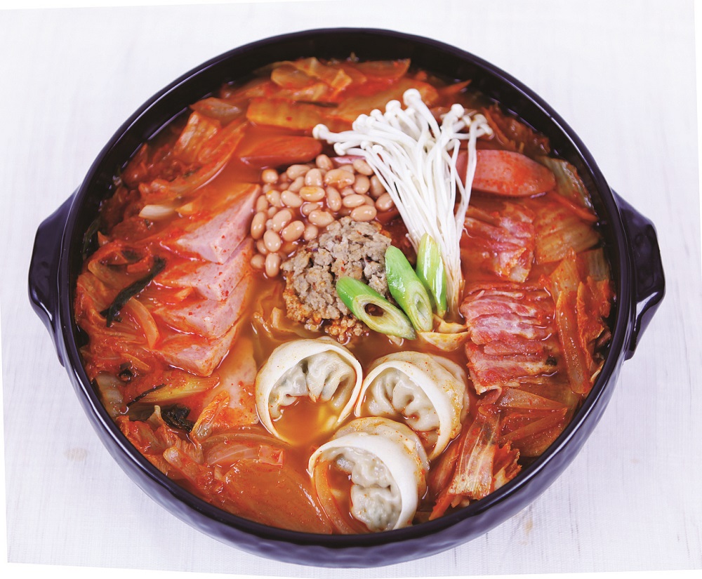 햄이 가득한 부대찌개