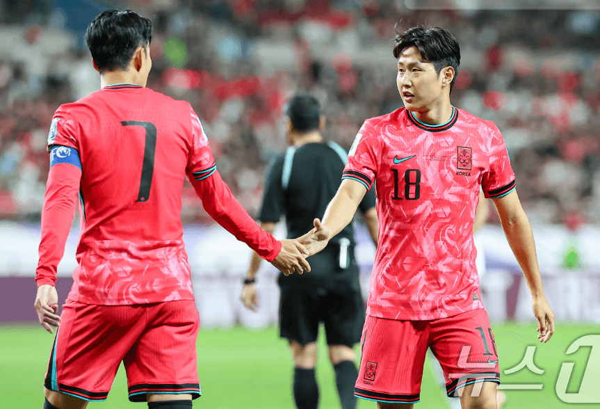 손흥민이강인사진