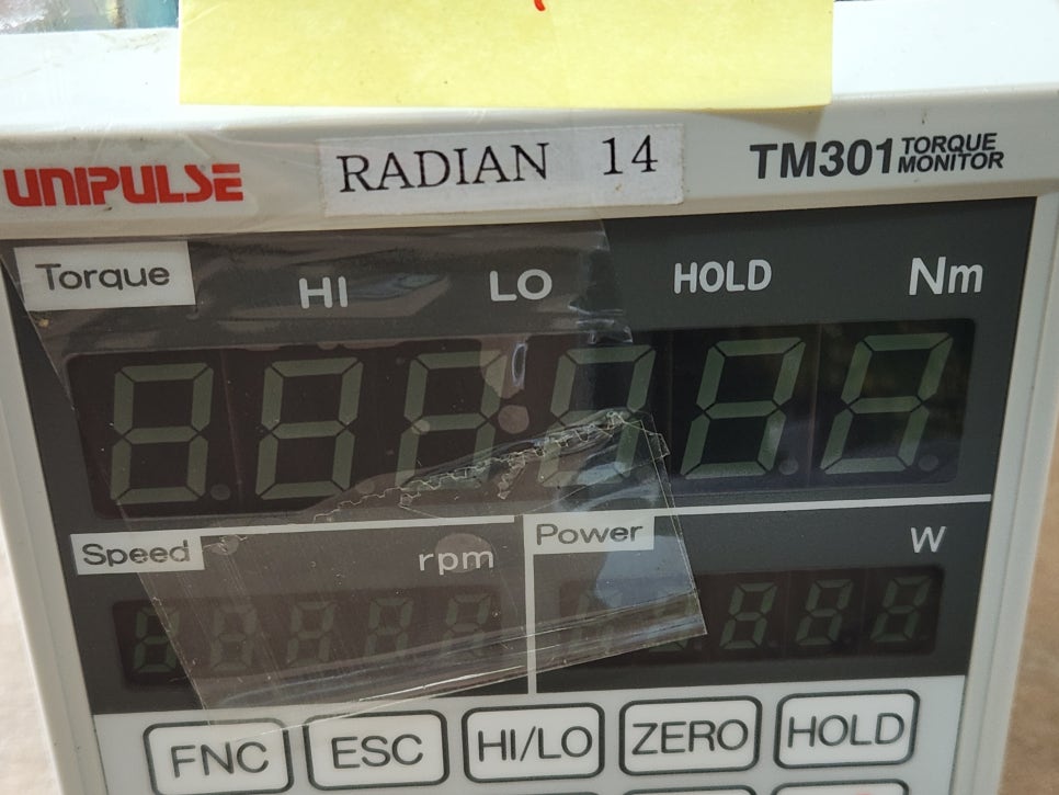 UNPULSE 산업용모니터 TM301 전면부 표시 불량. 토크값 인식 안됨. 출력 신호 불안정 → 설비 오류 유발 수리 전