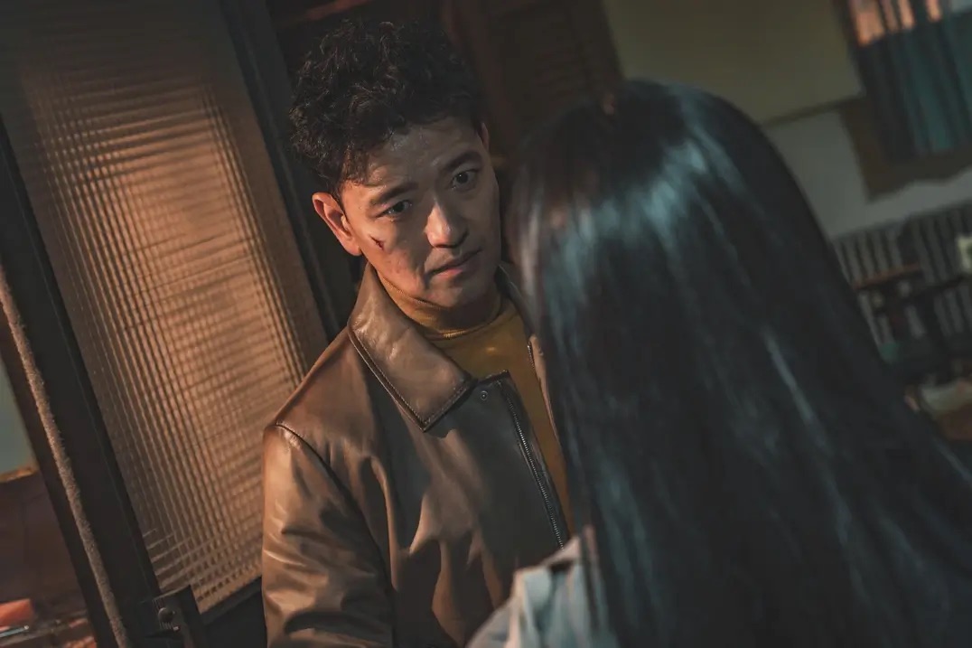 백아진의 무능력하고 폭력적인 아버지