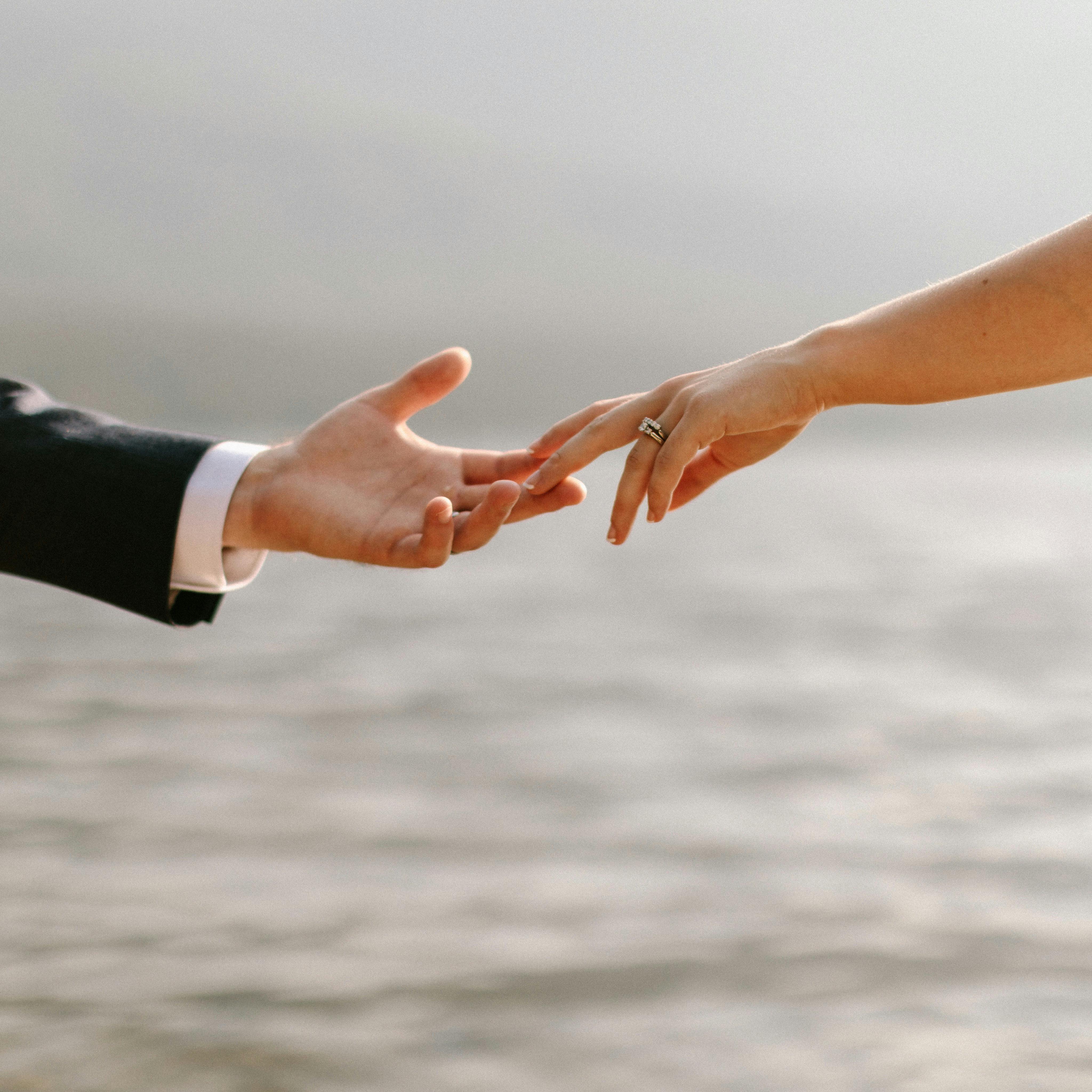 스몰 웨딩, 정말 저렴할까? 일반 결혼식과 비용 비교 분석