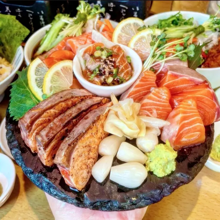 일본식 참치 딱새우 성게알 덮밥 연어 국수 추천 돈부리 덮밥집 홍대입구 연남동 맛집