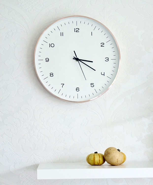 벽시계와 디지털시계