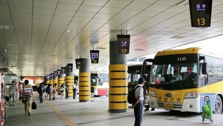 천안시외버스터미널-플랫폼 모습