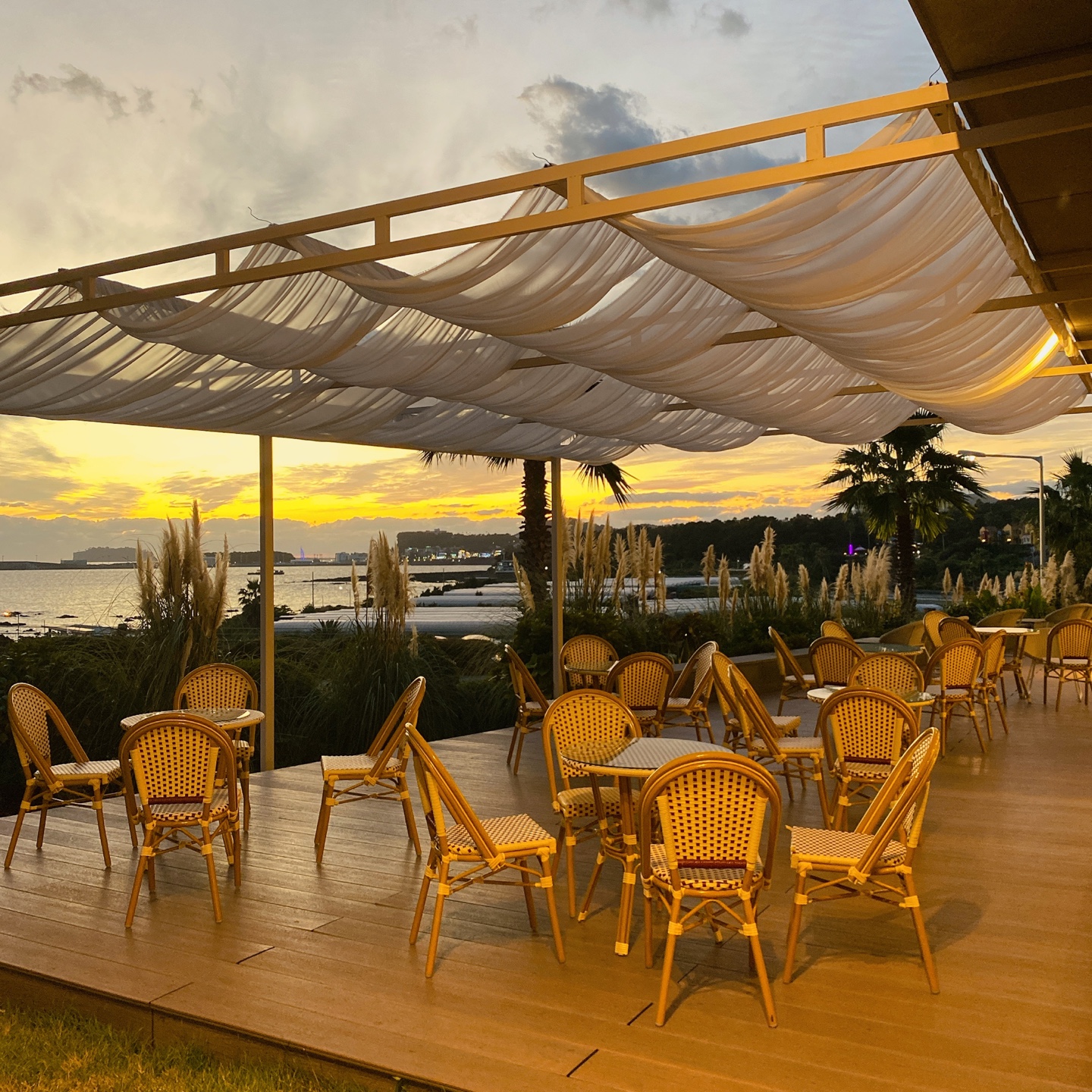 제주 쇠소깍 오션뷰 노을 맛집 보래드베이커스