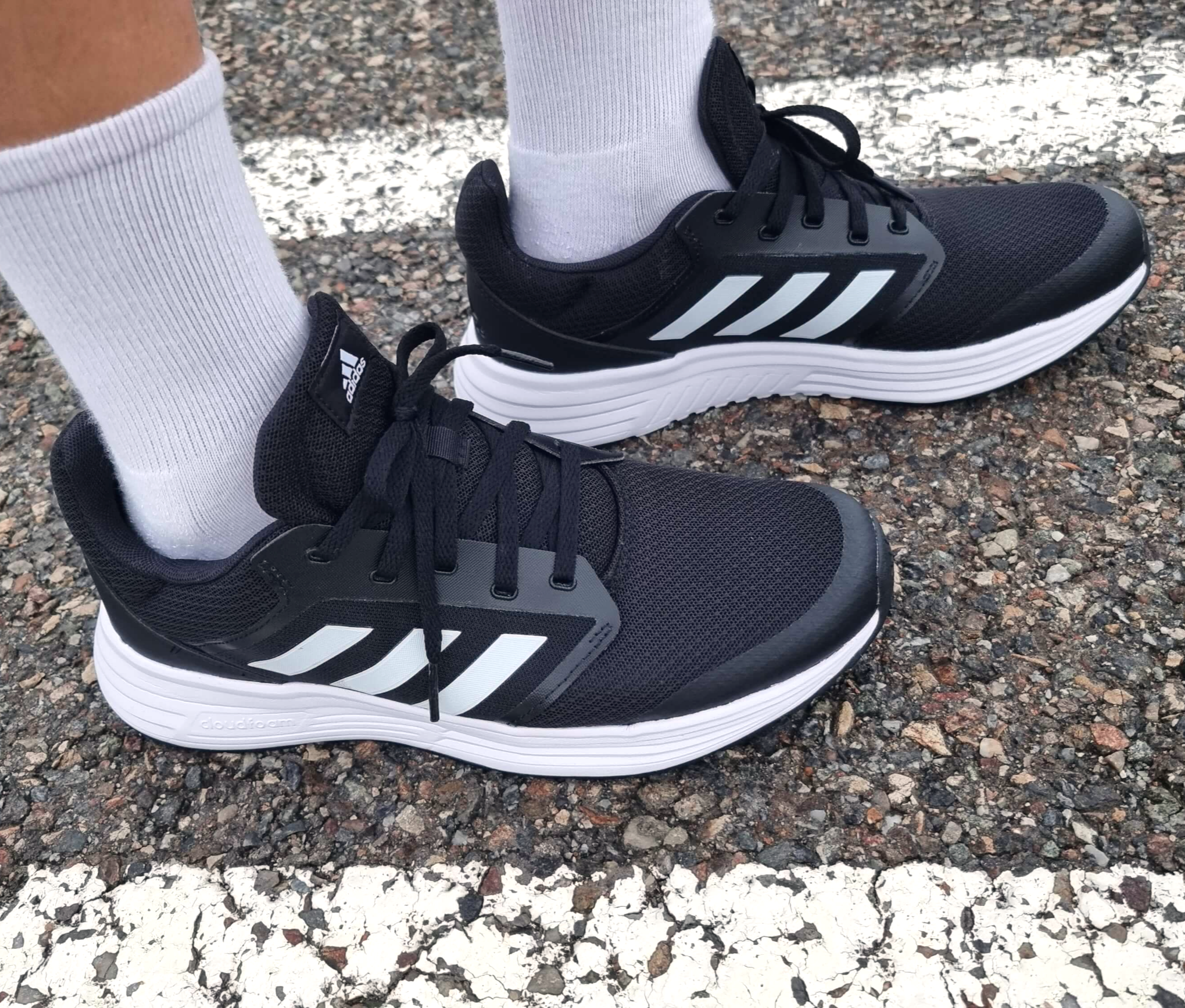 운동화 착용 후 사진