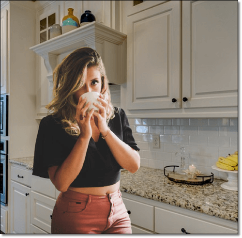 레몬녹차 마시는 여자