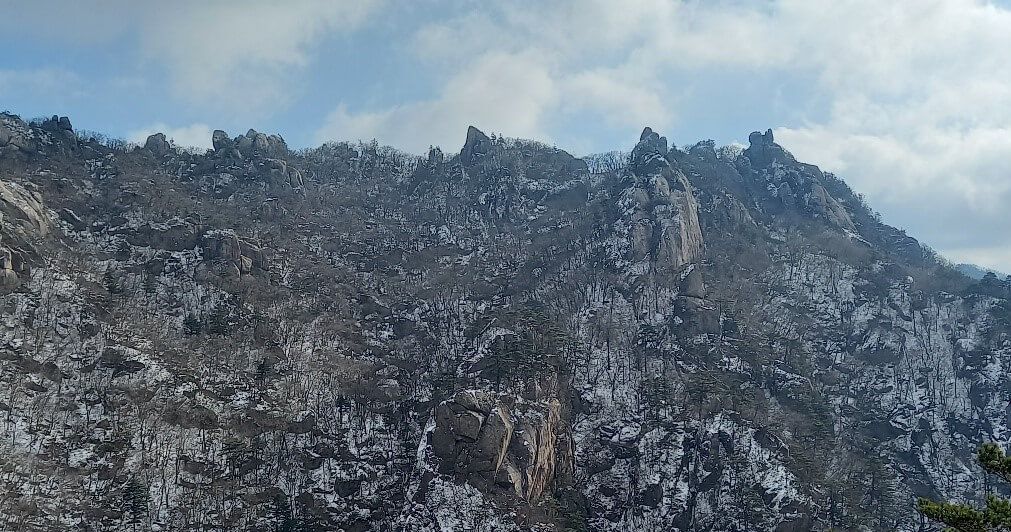 속리산 겨울 절경의 바위 풍경