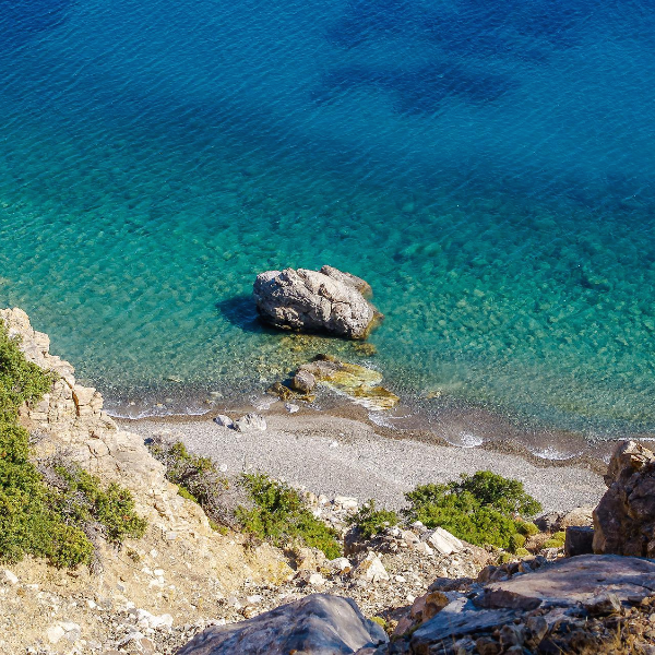 Eden

에덴 또는 이든 은

프랑스어에서 비롯되었는데요.



기독교 성경에서 나오는

에덴 동산과 같은 단어에요.

이제 눈치 채셨겠지만 프랑스어로

에덴은 &lsquo;천국, 낙원&rsquo;이라는 뜻을 갖고 있어요.



이 이름 역시 여자 남자 구분없이

사용할 수 있으니까 영어이름짓기에 좋겠죠?



Lucas

루카스는 &lsquo;빛, 빛나다, 총명하다&rsquo;이라는

이름을 가지고 있어요.

빛을 뜻하는 라틴어

&lsquo;Lucius&rsquo;에서 비롯되었답니다.



Lucy 역시도 이 라틴어에서 비롯되었는데요.

Lucas는 주로 남성에게,

Lucy는 주로 여성에게

사용되는 이름입니다.