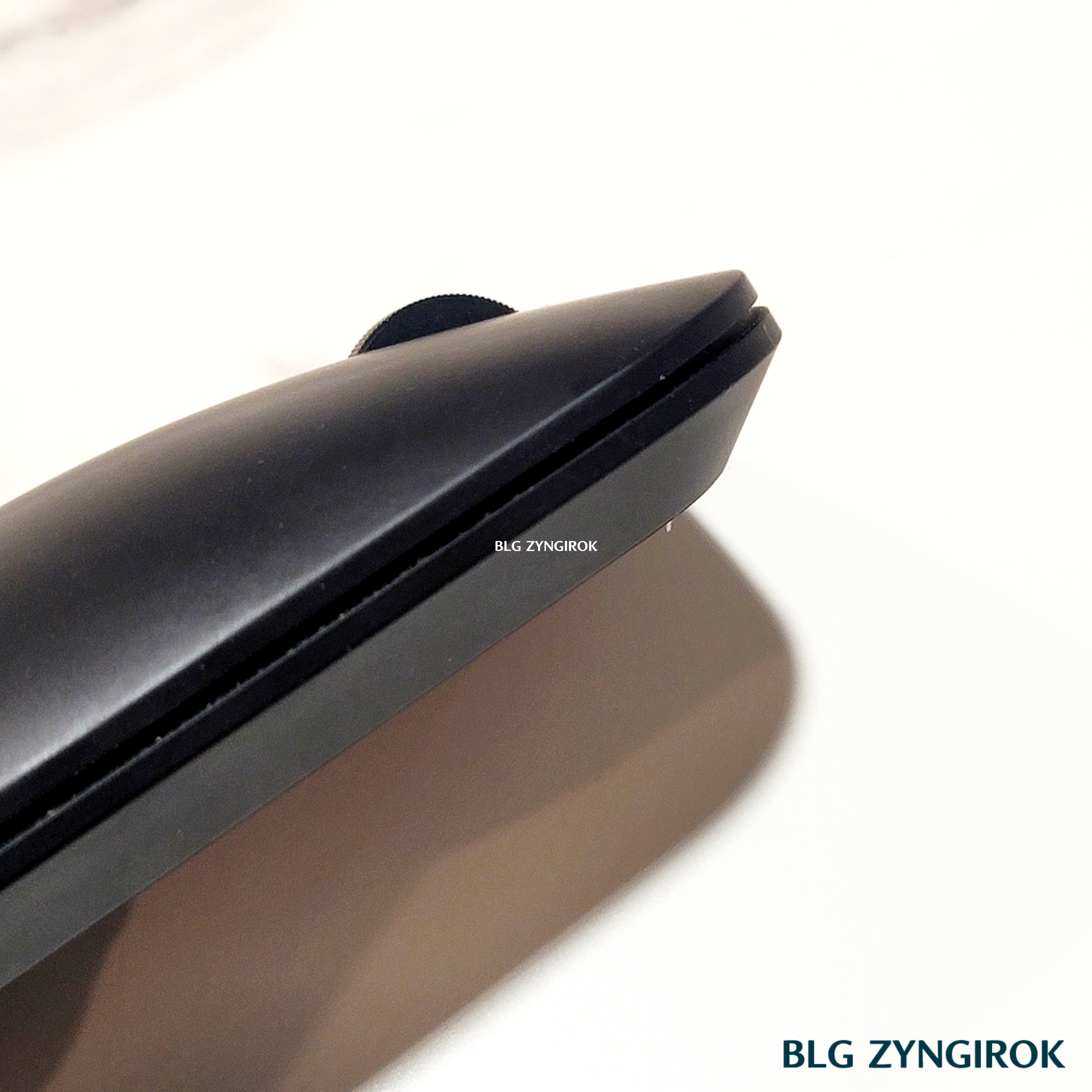 MS Design Mouse 앞부분의 홈