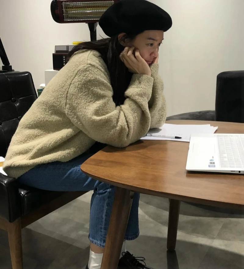 신민아, 루이비통, 신민아 루이비통, 신민아 패션, 신민아 드레스, 루이비통 앰버서더, 루이비통 하이 주얼리, 셀럽 패션, 셀럽 스타일, 마드리드 패션쇼, 실버 드레스, 시퀸 드레스, 연예인 공항패션