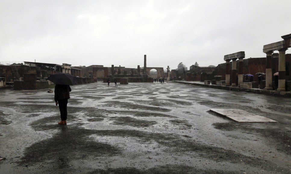 폼페이에 내리는 폭우