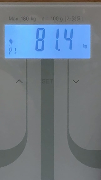 RUN 30 다음 날 체중계 81.4kg 화면