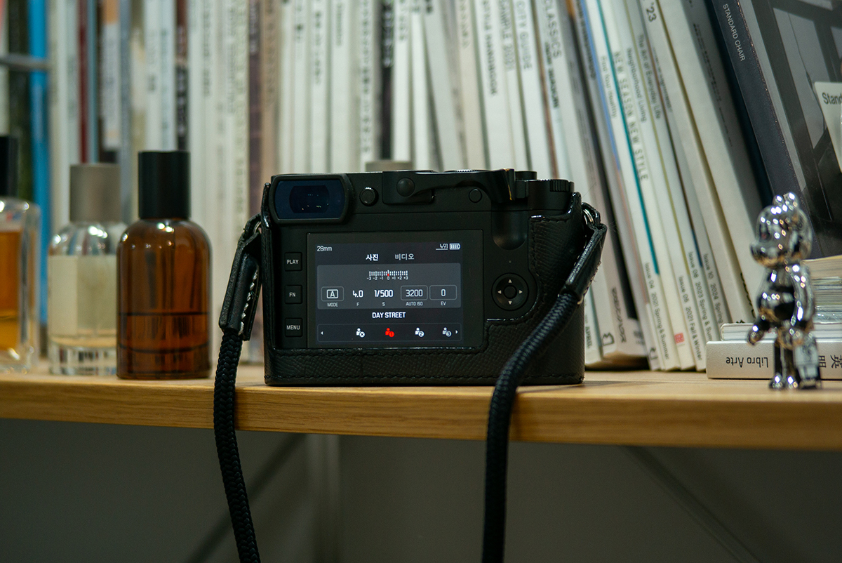 라이카 Q2 유저 프로파일 Day Street 설정 및 조리개 우선 모드(A모드) 구동 화면