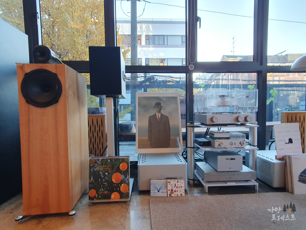 진부책방 망원 북카페