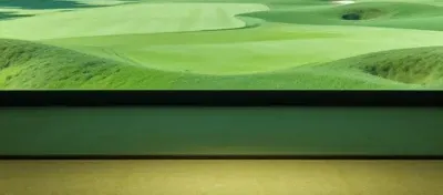 이른 아침 스크린골프를 하기 위해 할인 시간대에 방문한 모습