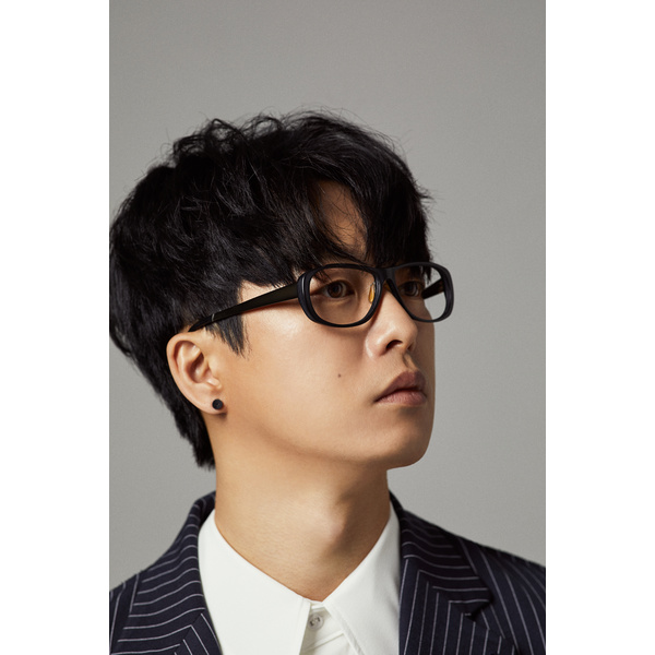 가수-하현우-프로필사진