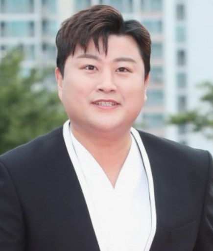 가수 김호중 목발짚고 등장 충격적인 검찰 구형