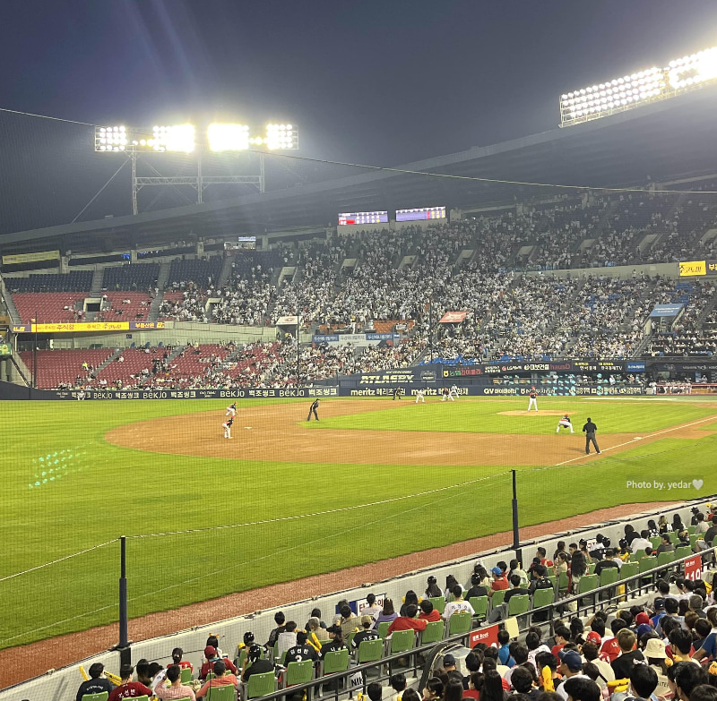 잠실여구장 레드석 121블록 6열