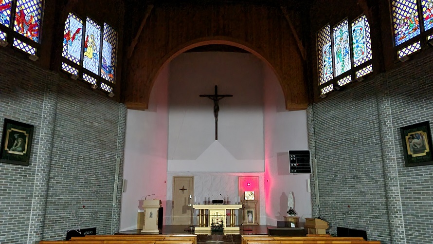 풍산성당 성전 안 제대, 제단, 감실, 십자고상 사진