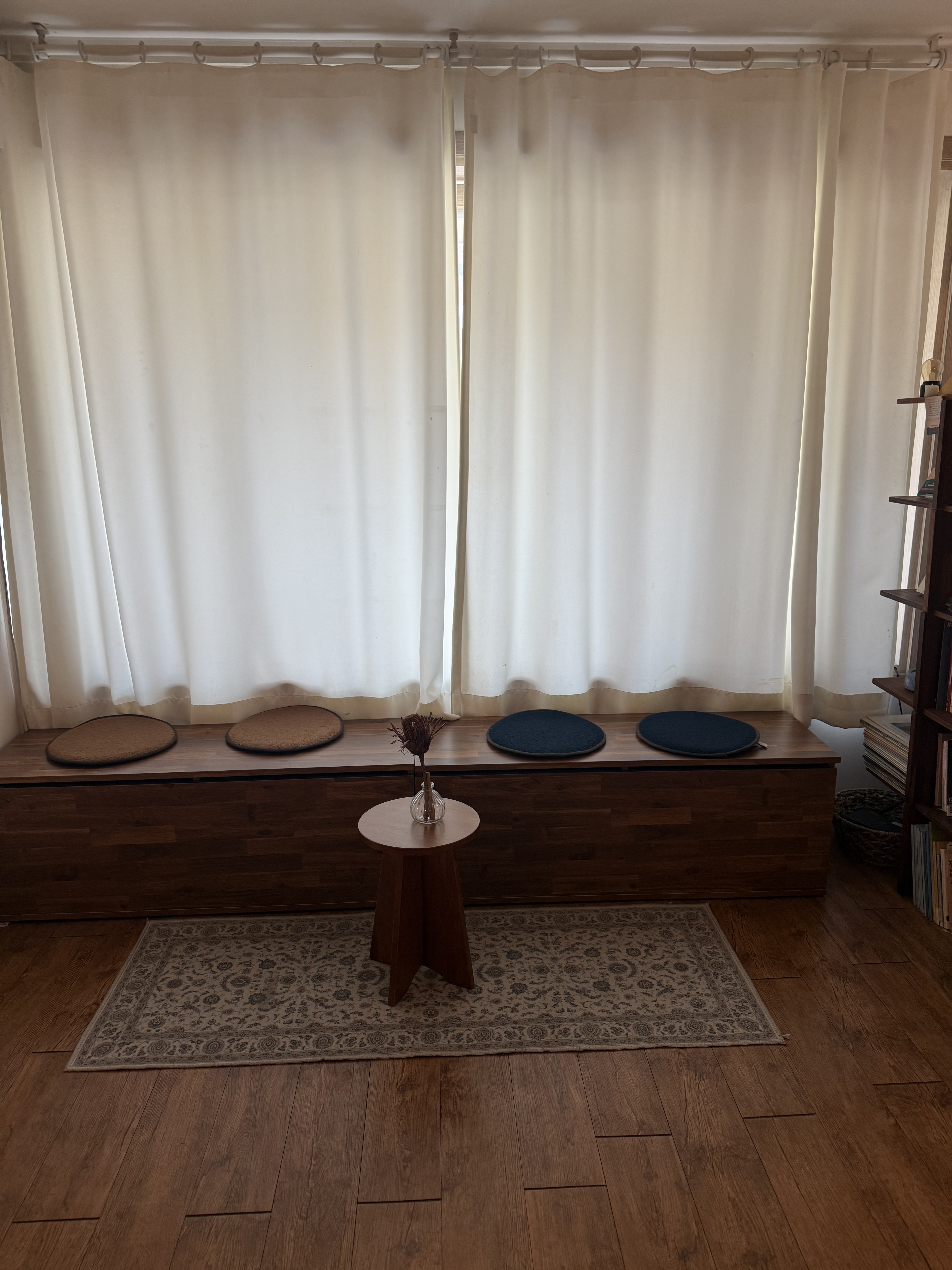 다락방 영화관 무명