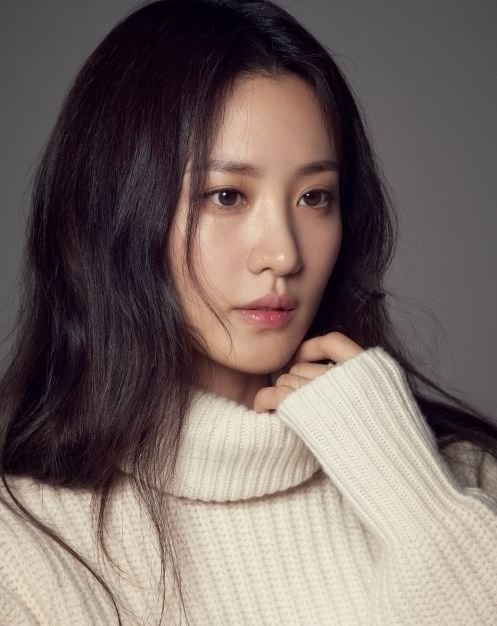생각보다 인기가 없는 모델출신 여자배우 생각보다 인기가 없는 모델출신 여자배우