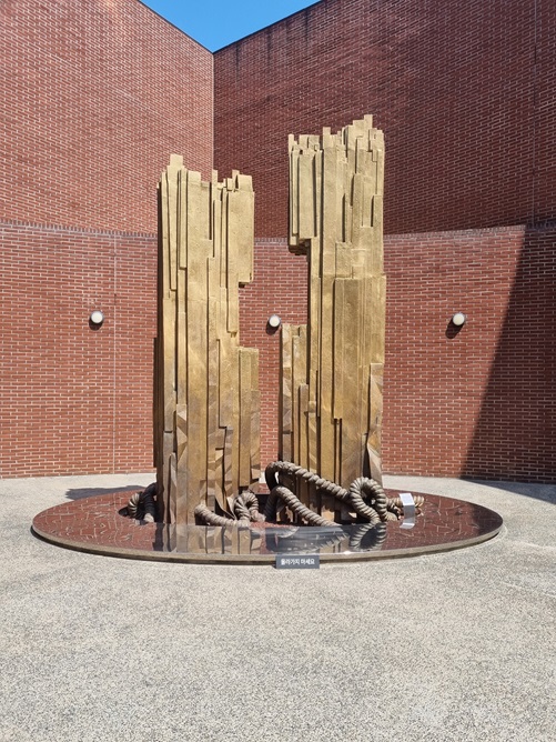 이경순 작가님의 작품 "순교자의 칼"